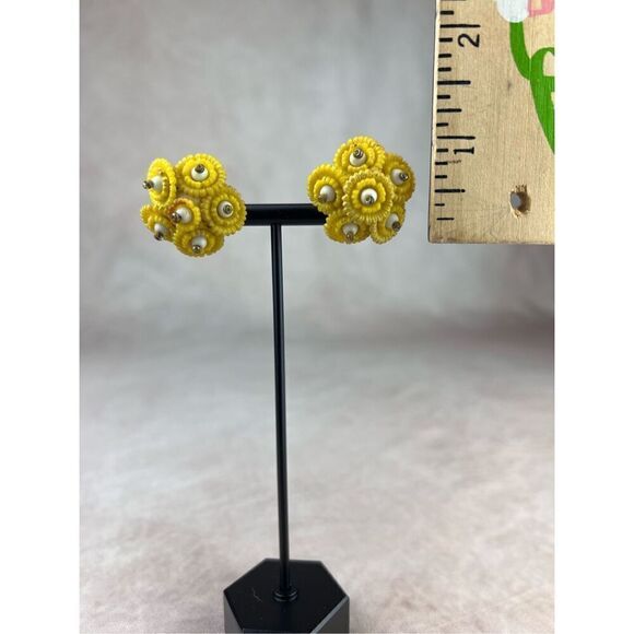 Vintage 1950s 1960s Flower Power Screwback Earrings - Picture 6 of 7
